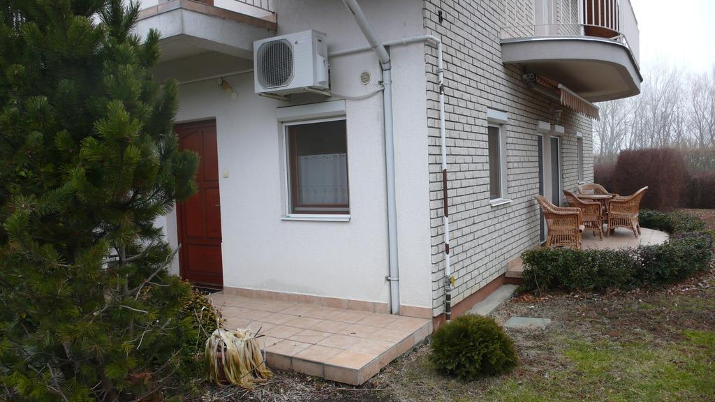 Nyarido Apartman Apartment Alsoors Exterior photo